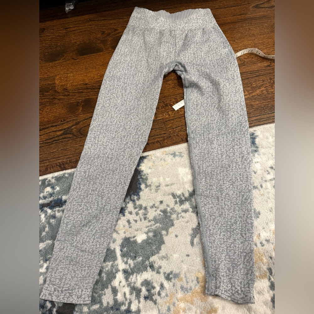 Gymshark gray seamless leggings estimated size S EUC - Picture 4 of 6